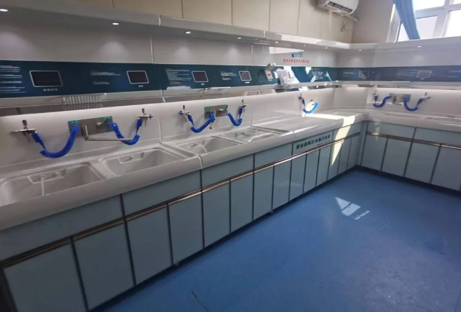 山东济宁韩庄中心卫生院内镜清洗工作站、储镜柜安装调试完成