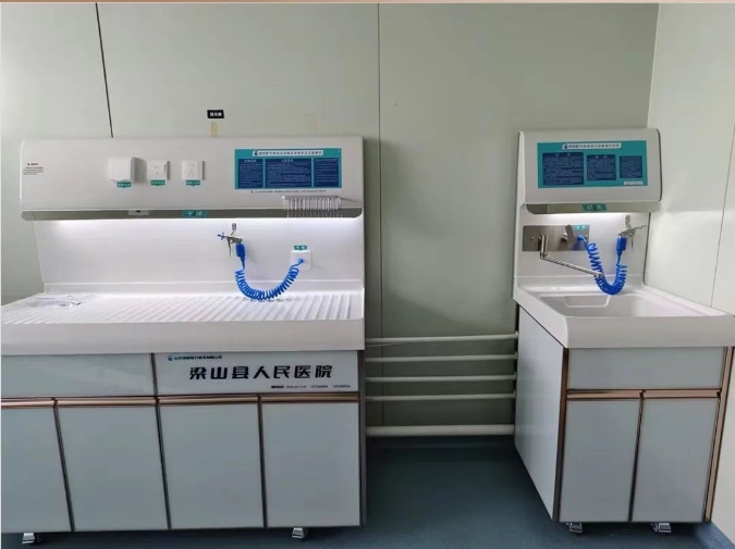山东济宁梁山县人民医院内镜清洗工作站、纯水机、储镜柜安装调试完成