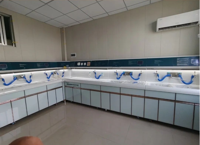 山东临沂梅家埠街道社区卫生服务中心内镜清洗工作站、内镜储镜柜安装调试完成